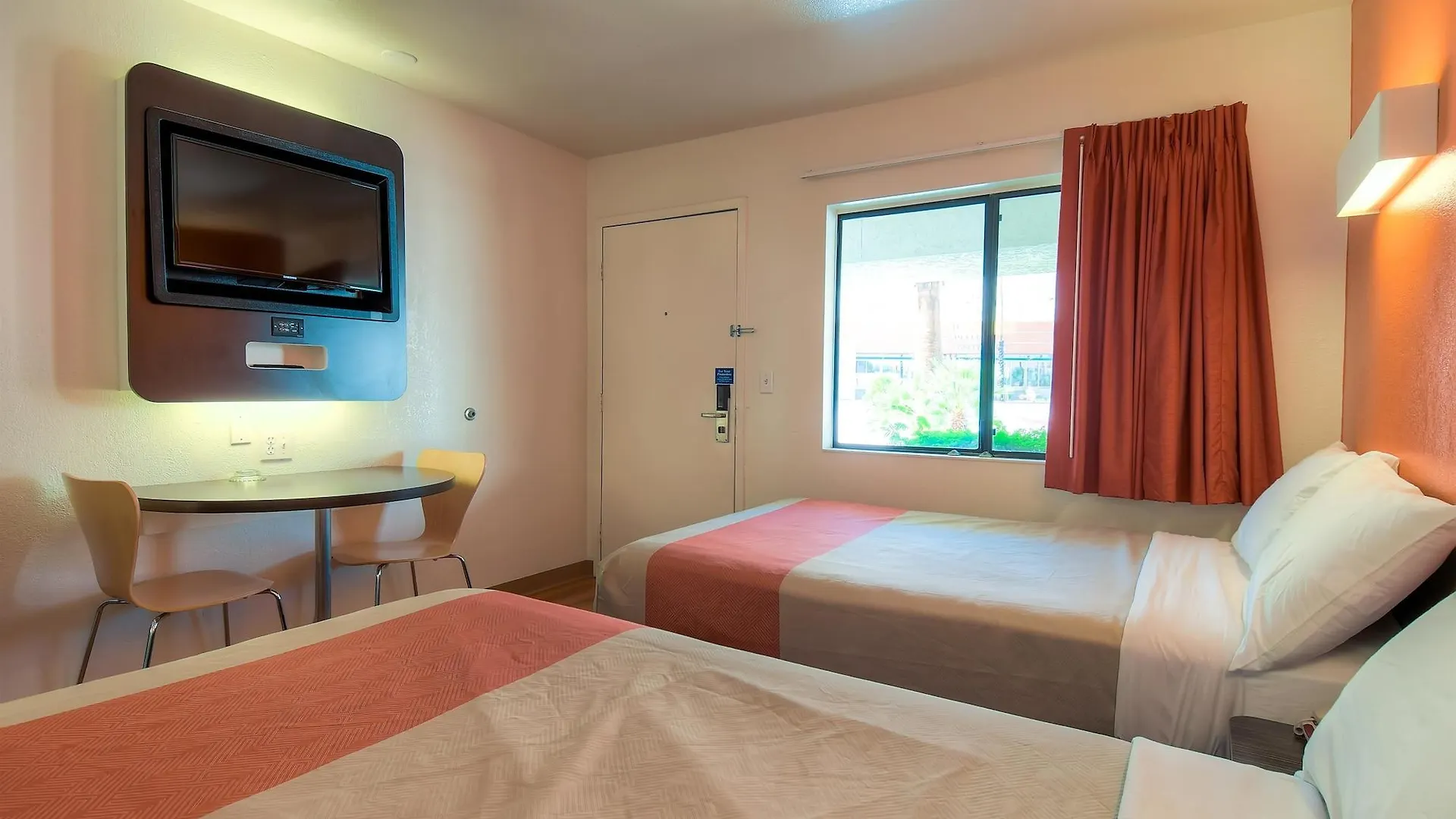 *** Hotel Motel 6-Palm Springs, Ca - Downtown United States